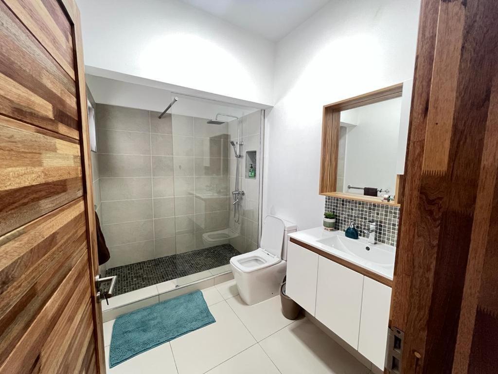Azure 4 Bedrooms Haven Retreat: Where Tranquility Meets Turquoise Waters, Flic En Flac Mauritius Exterior foto